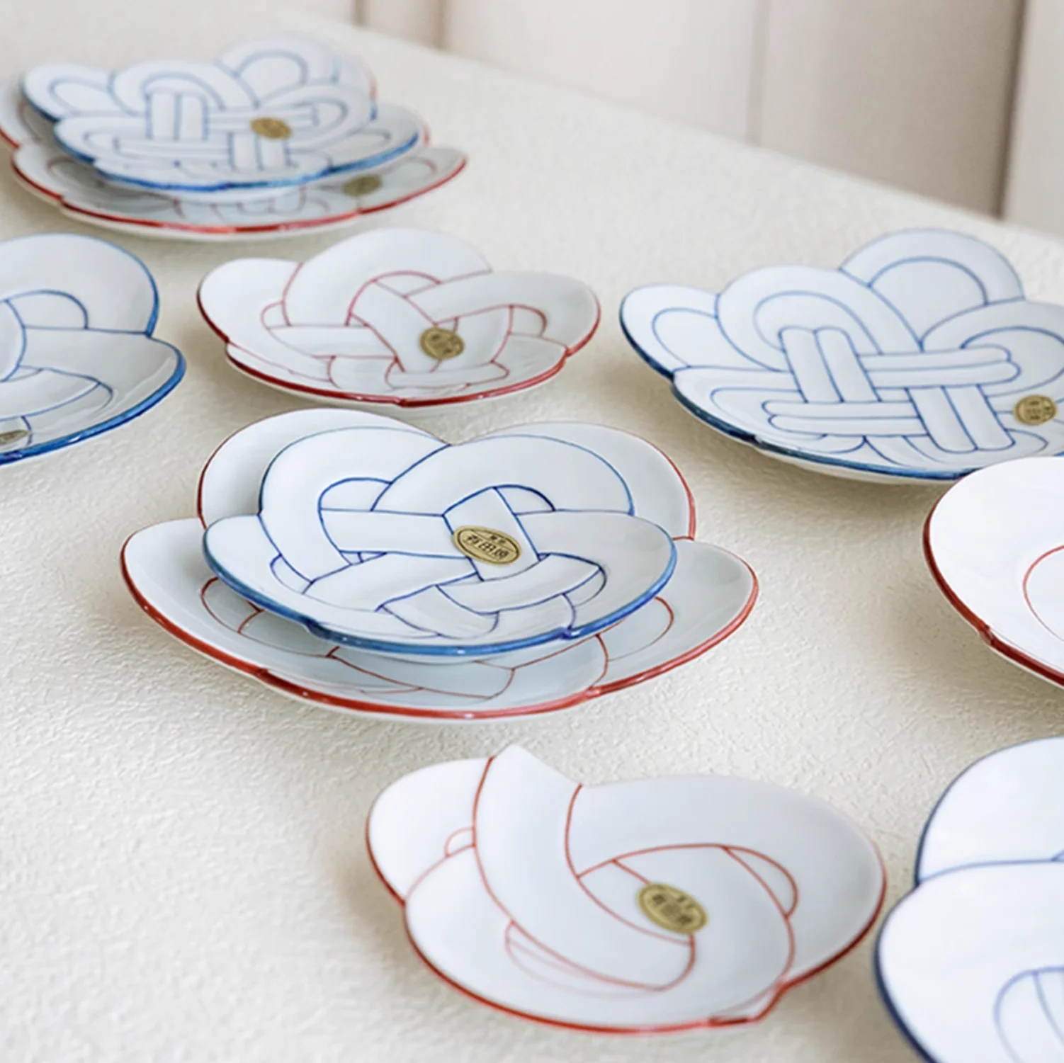 Arita Ware Hand-Painted Auspicious Knot Plate Gift Set - Image 3