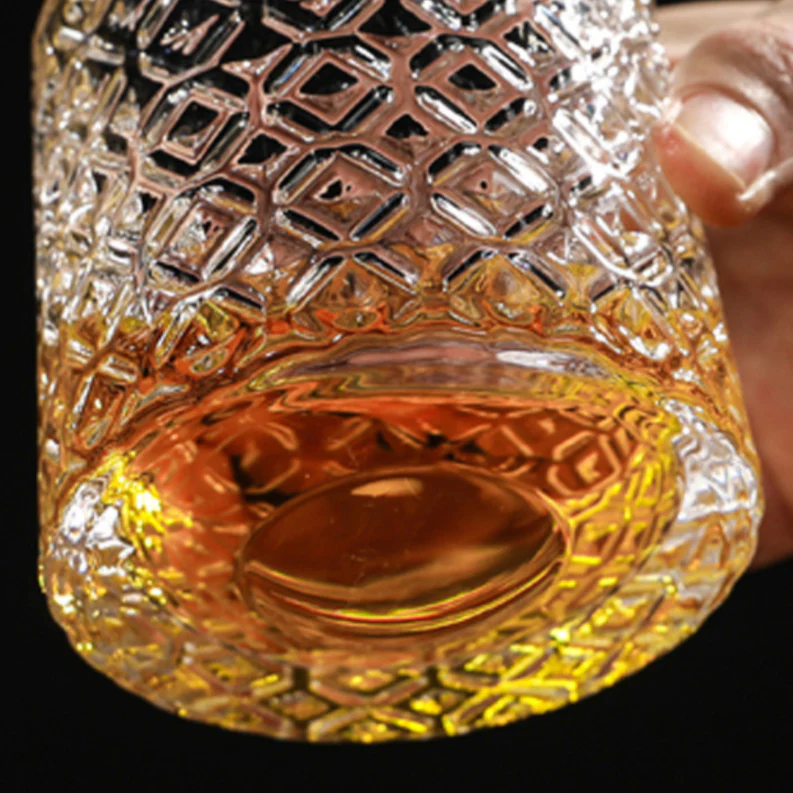 Edo Glass Handcrafted Self-Rotating Whisky Glass - Image 4