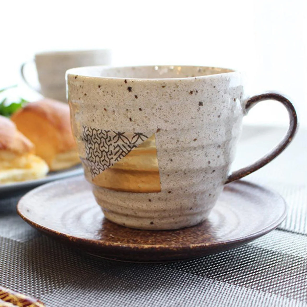 Hakuichi Handcrafted Vintage Ceramic Gold Leaf Autumn Reflection Mug Set - Image 3