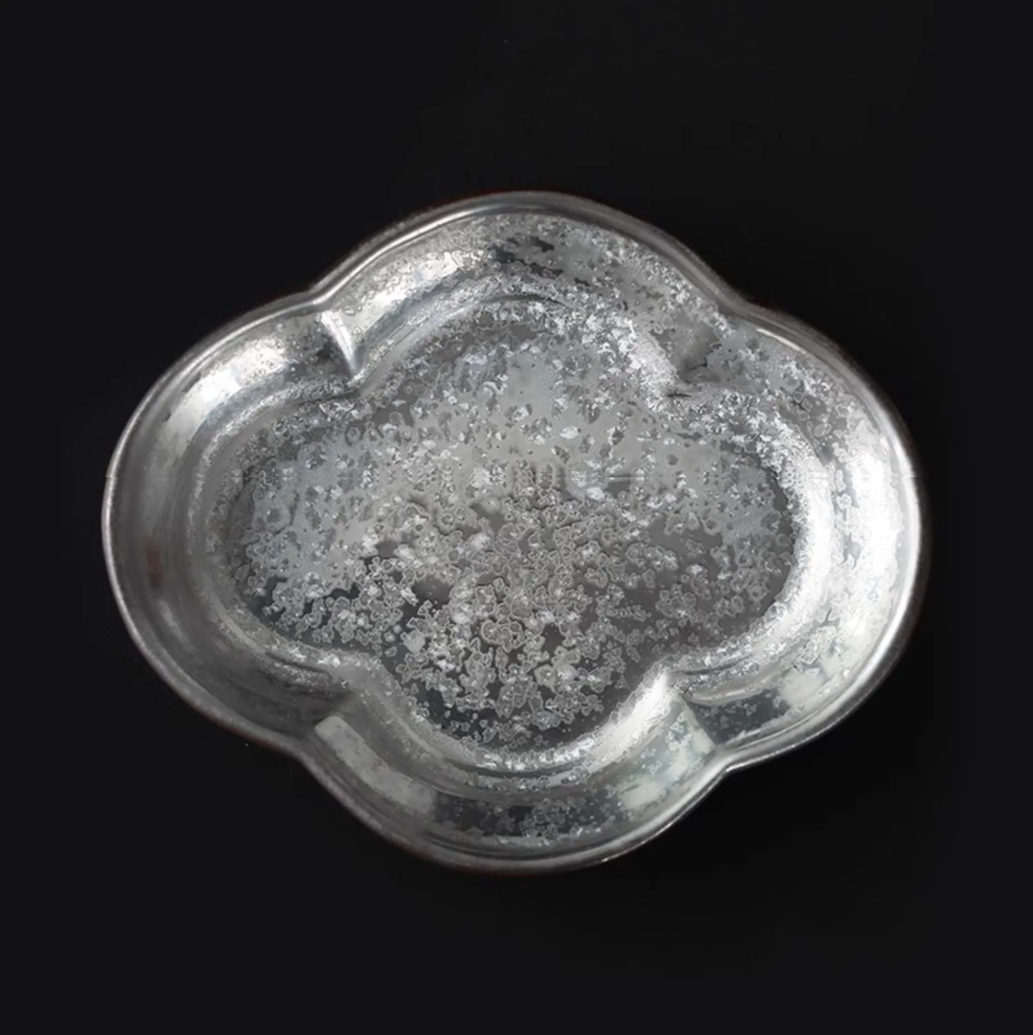 Hasami Ware Toyotsu Handcrafted Gold and Silver Decorated Dessert Plate Gift Set - Image 19
