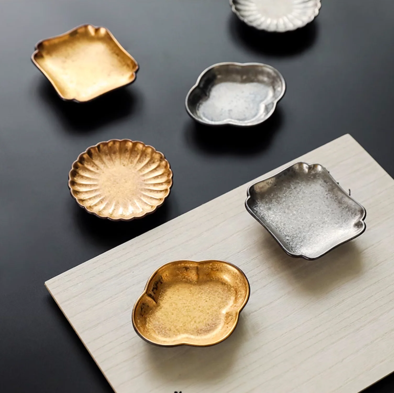 Hasami Ware Toyotsu Handcrafted Gold and Silver Decorated Dessert Plate Gift Set - Image 5