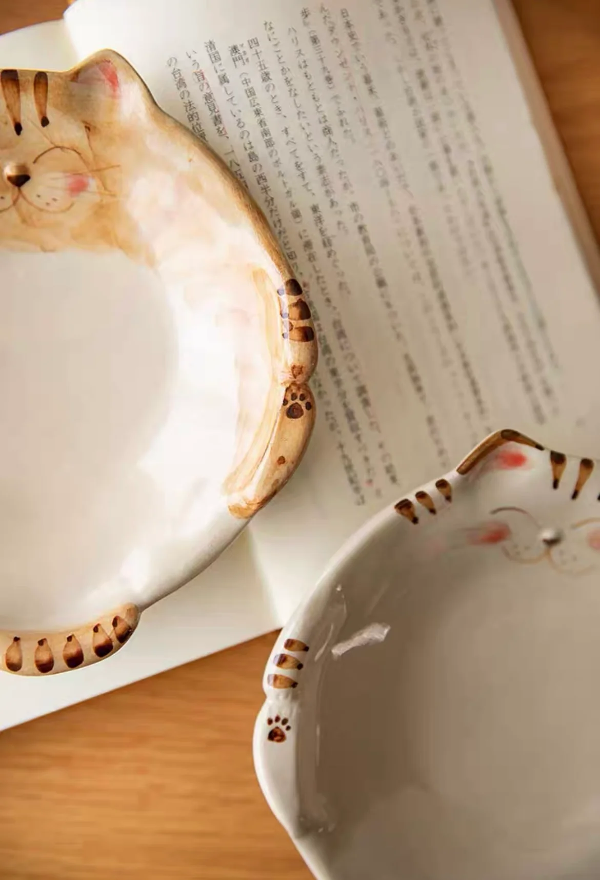 Hasami-Yaki Kikuyoshi Kiln Hand-Painted Lucky Cat Rustic Ceramic Plate - Image 15