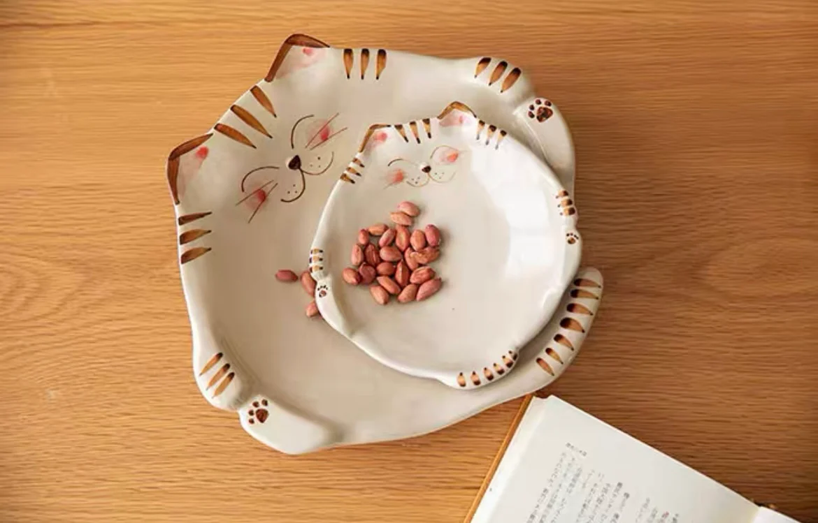 Hasami-Yaki Kikuyoshi Kiln Hand-Painted Lucky Cat Rustic Ceramic Plate - Image 4