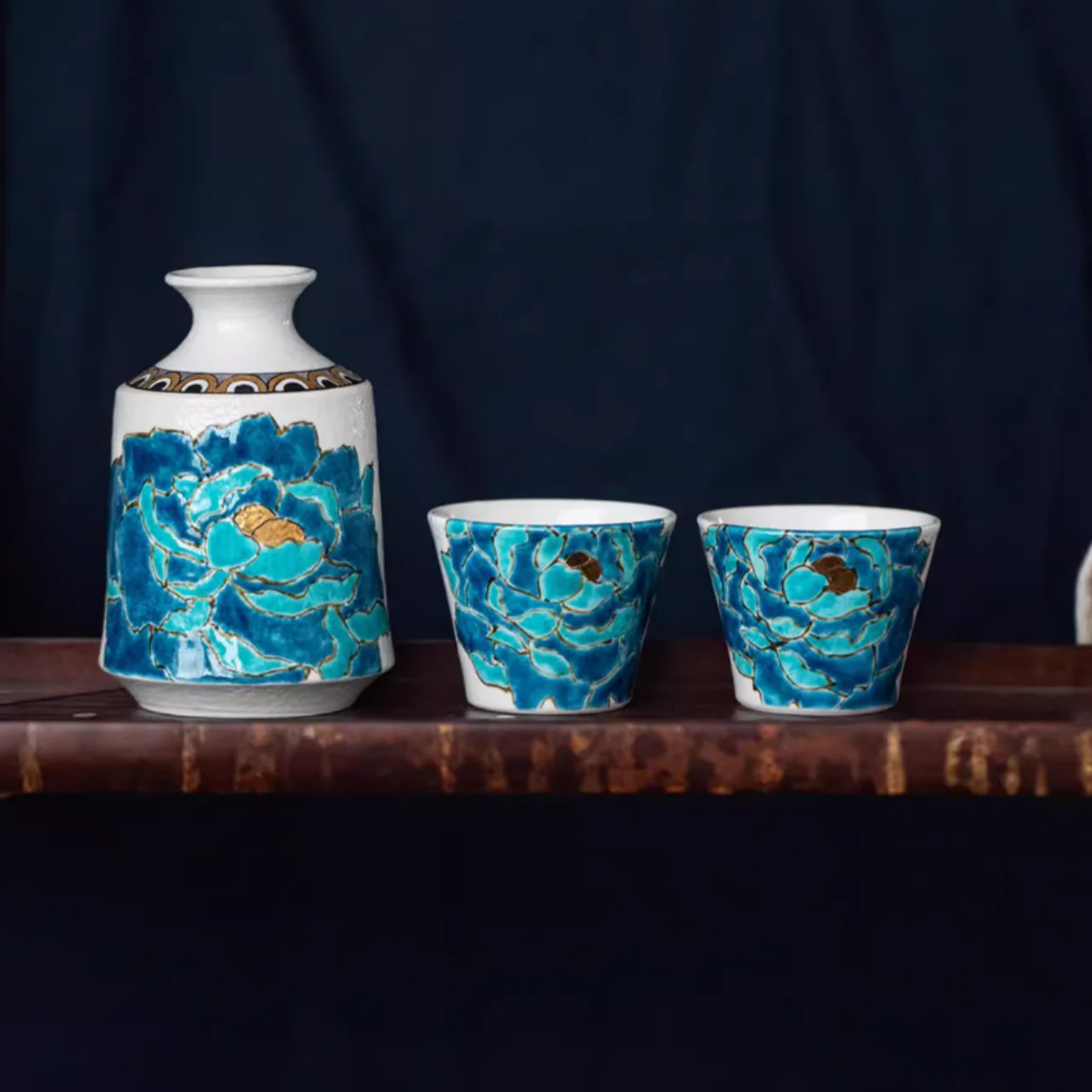 Kutani Ware Green Peony Sake Set - Image 3