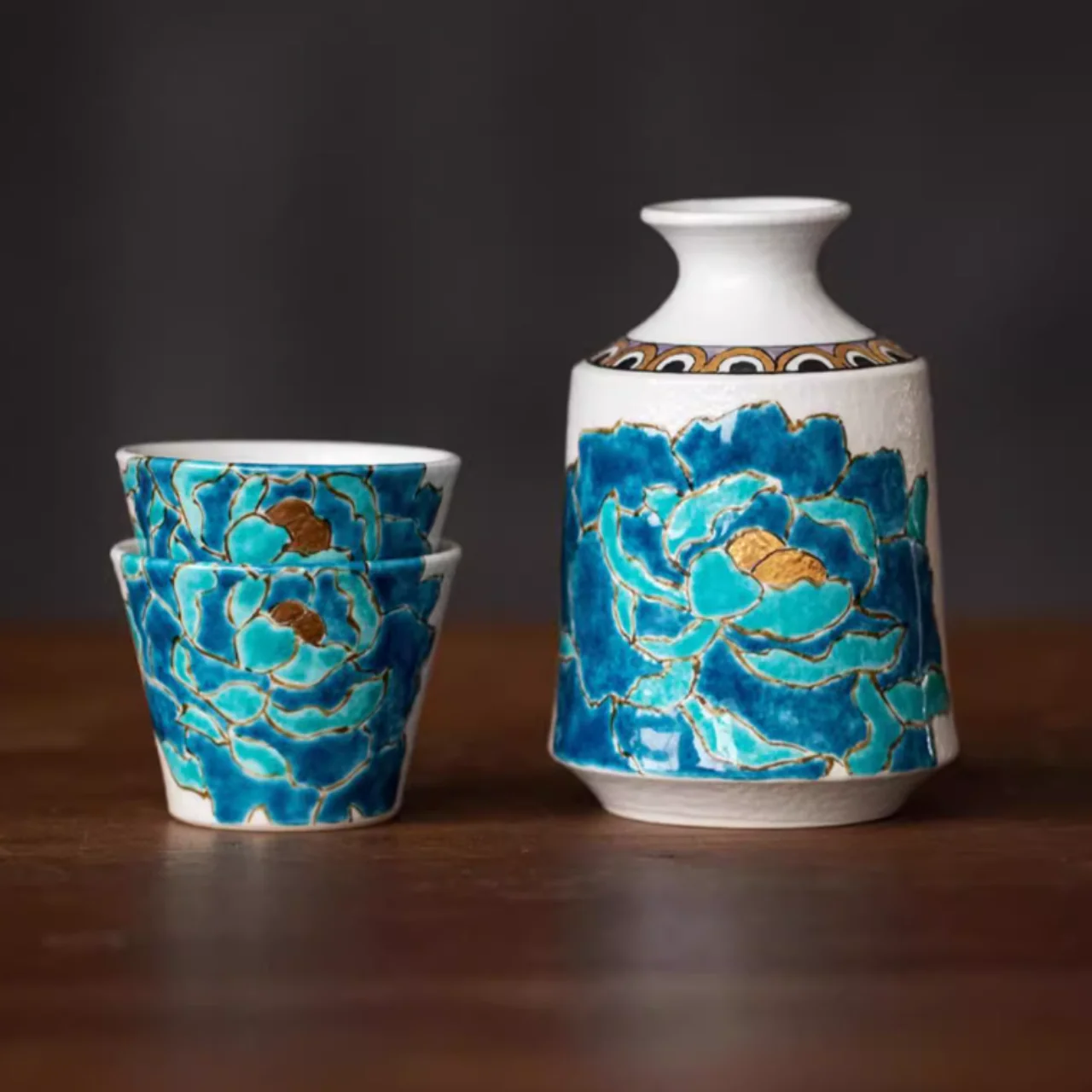 Kutani Ware Green Peony Sake Set - Image 4