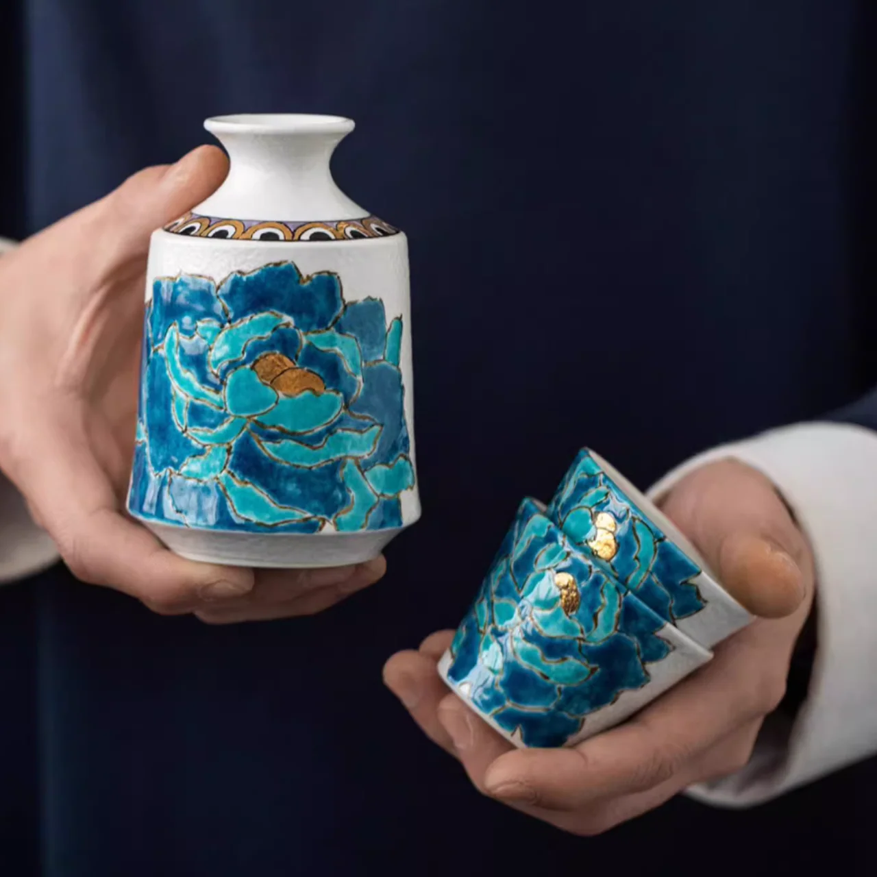 Kutani Ware Green Peony Sake Set - Image 5