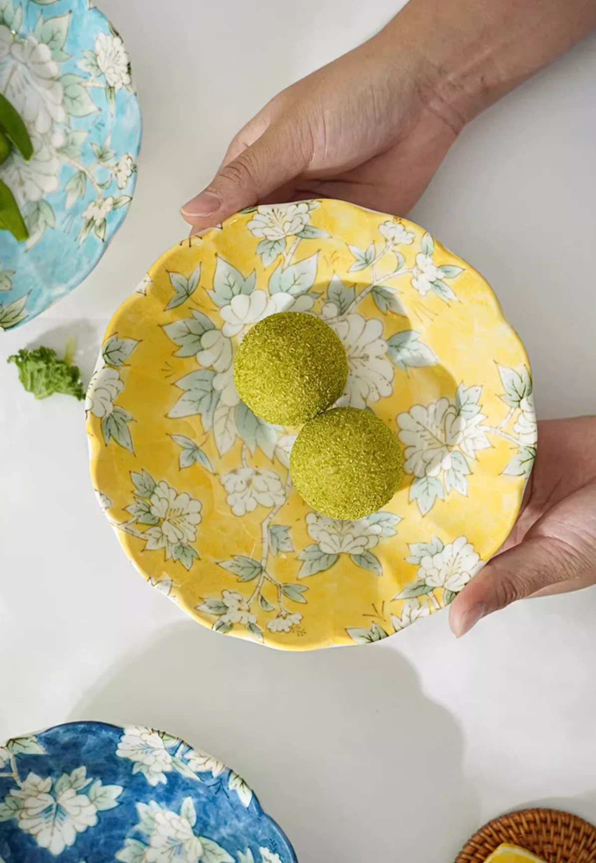 Mino Ware Hibiscus Flower Series Plate Gift Set - Image 13
