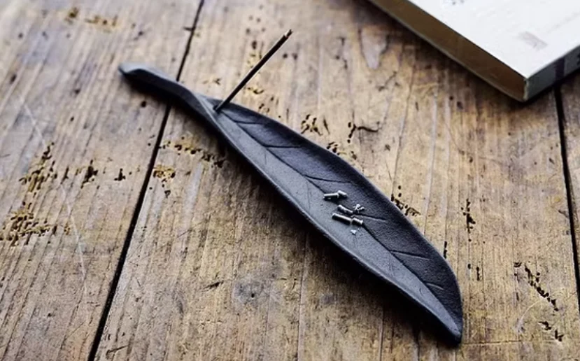 Nambu Tekki Cast Iron Incense Holder ā Rock & Leaf Design - Image 10