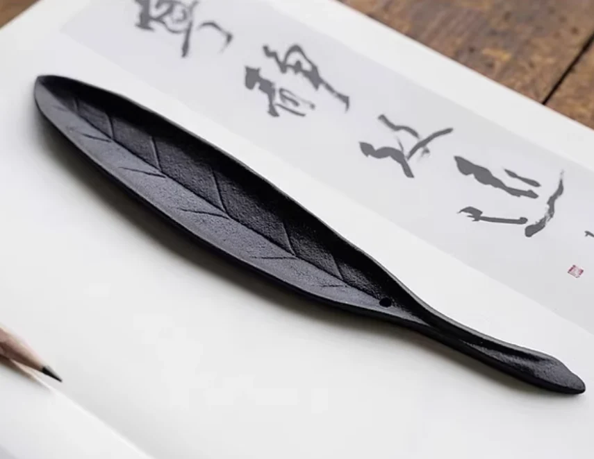 Nambu Tekki Cast Iron Incense Holder ā Rock & Leaf Design - Image 4