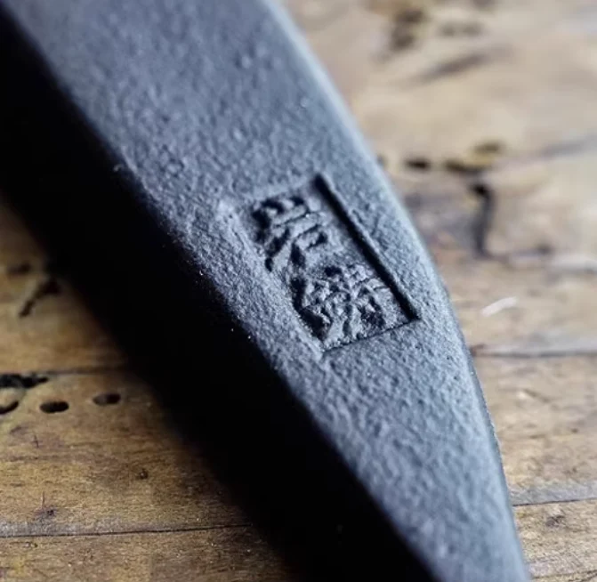 Nambu Tekki Cast Iron Incense Holder ā Rock & Leaf Design - Image 8
