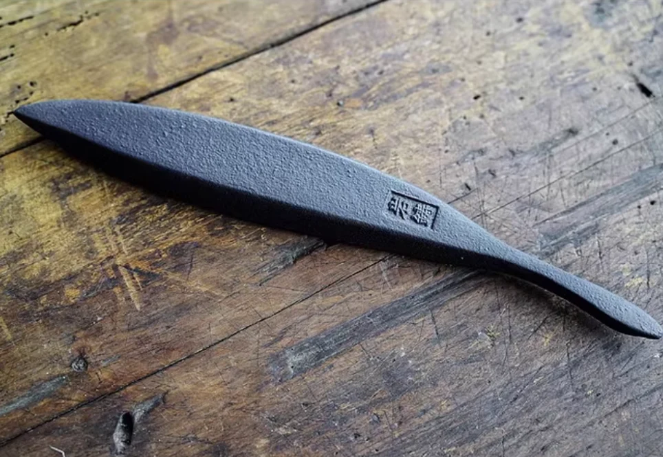 Nambu Tekki Cast Iron Incense Holder ā Rock & Leaf Design - Image 9