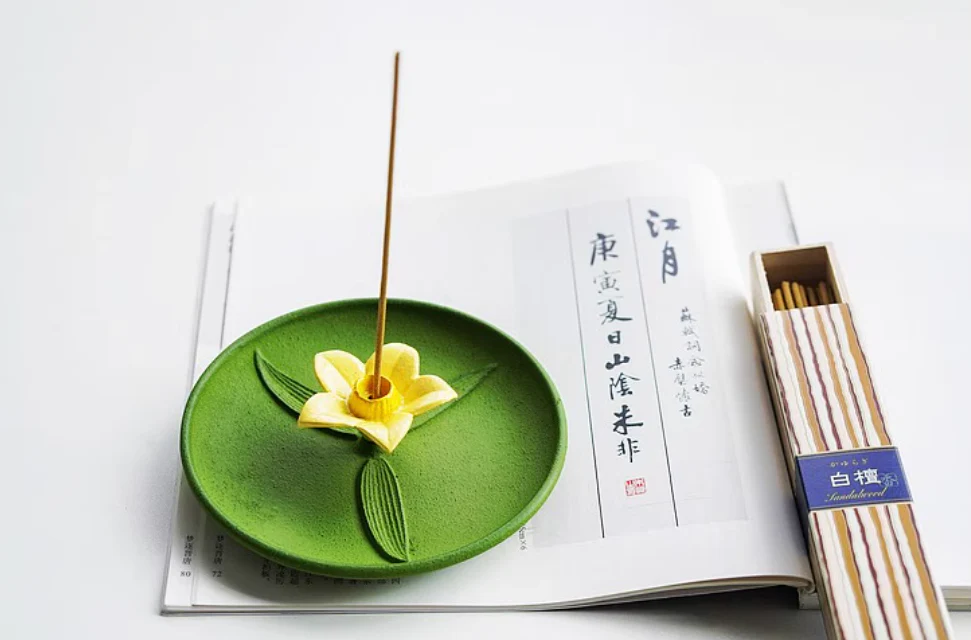 Nambu Tekki Creative Floral Incense Plate - Image 4