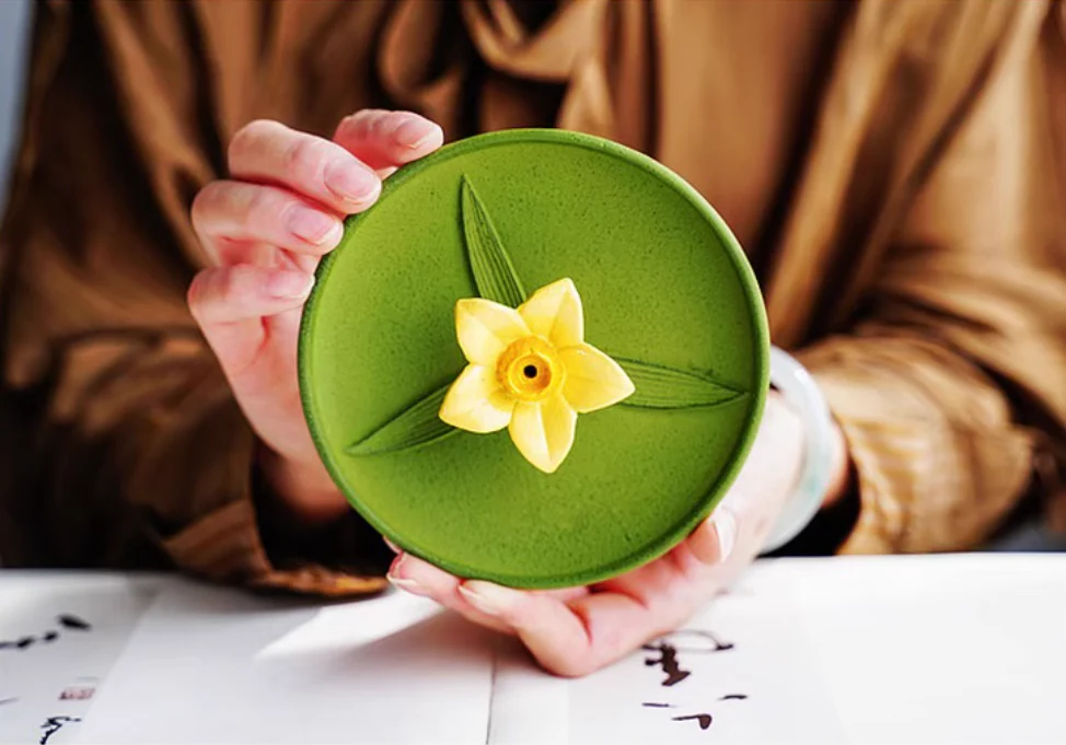 Nambu Tekki Creative Floral Incense Plate - Image 6