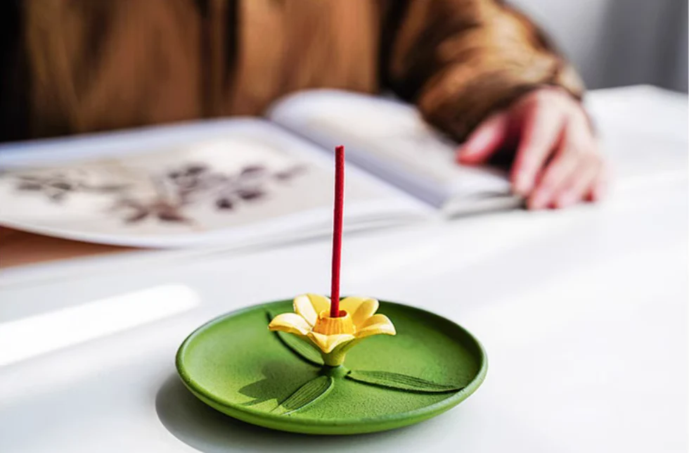 Nambu Tekki Creative Floral Incense Plate - Image 7