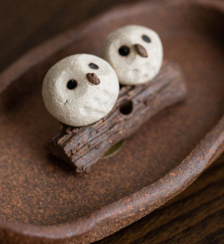 Shigaraki Ware Handmade Rustic Ceramic Owl Incense Holder - Image 5